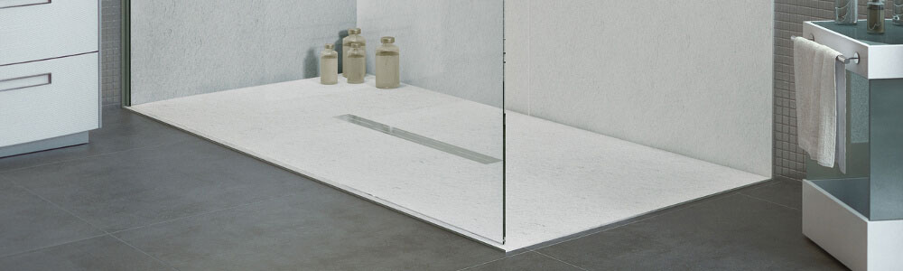 Mineralgussduschbecken mit mittiger Rinne ab 475 €